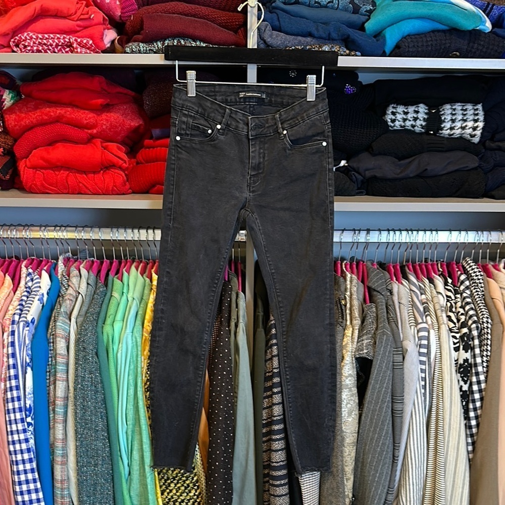 Zara black raw hem skinny cropped jeans size 6
